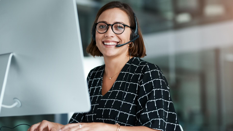 Atendente Data Engine sorrindo